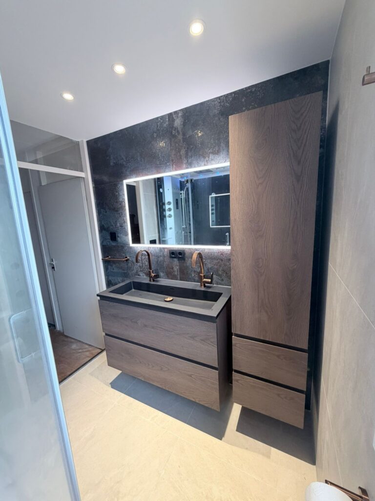 Roelofs Breda regelt graag uw sanitair en tegels. Start met een bouwtechnische inspectie en 3D badkamer ontwerp.